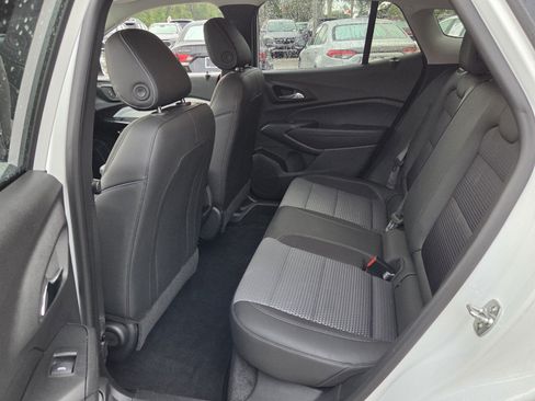 Certified 2025 Chevrolet Trax LT w/ LT Convenience Package FWD image 13