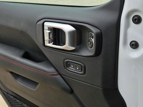 New 2025 Jeep Gladiator Rubicon image 15