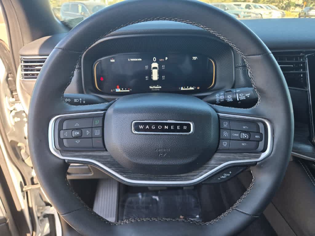 Used 2024 Jeep Wagoneer L Series II w/ Flexible Seating Group AWD/4WD image 22
