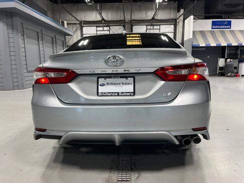 Used 2020 Toyota Camry SE FWD image 6