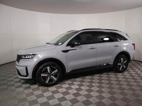 Used 2022 Kia Sorento EX w/ Panoramic Sunroof Package image 8