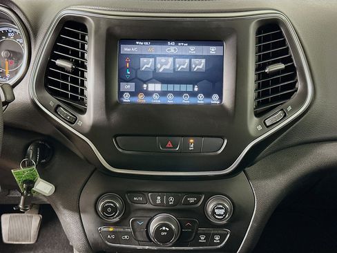 Used 2021 Jeep Cherokee Latitude image 23