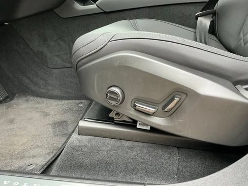 Certified 2025 Volvo XC90 B5 Plus AWD/4WD image 28
