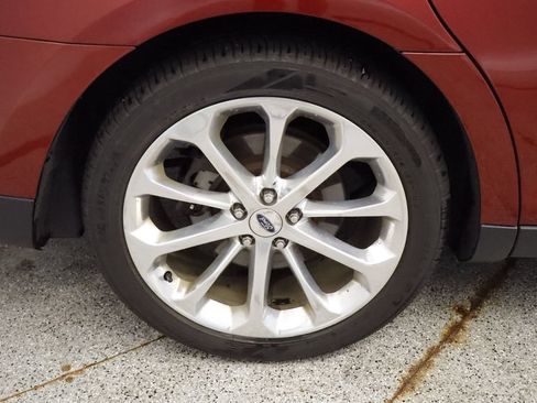 Used 2018 Ford Taurus Limited AWD/4WD image 18