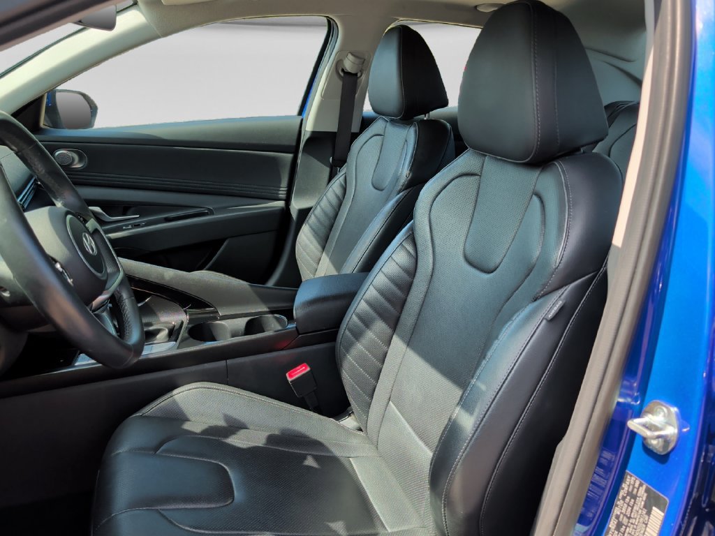 Used 2025 Hyundai Elantra Limited FWD image 17