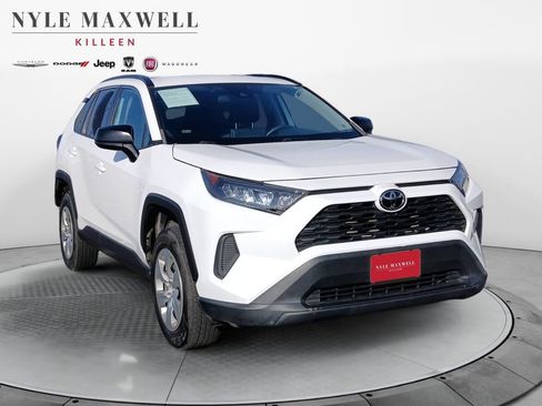 Used 2021 Toyota RAV4 LE AWD/4WD image 2