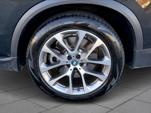 Used 2025 BMW X5 xDrive50e image 10