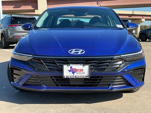 Used 2025 Hyundai Elantra SEL image 3