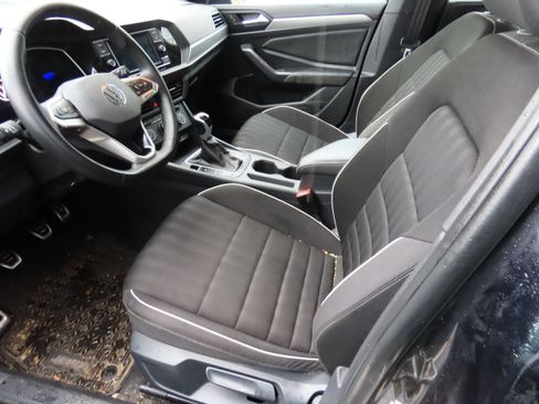 Used 2024 Volkswagen Jetta Sport image 19