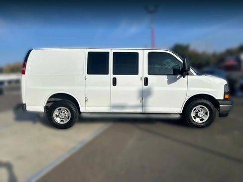 Used 2019 Chevrolet Express 2500 w/ Driver Convenience Package image 7