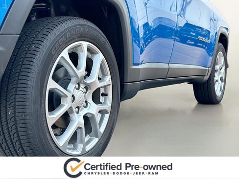Used 2024 Jeep Compass Latitude AWD/4WD image 16