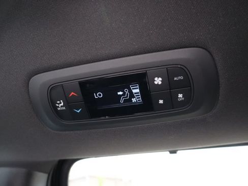 Used 2026 Chrysler Pacifica Select AWD/4WD image 51