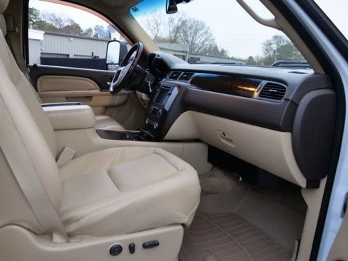 Used 2011 GMC Sierra 3500 Denali image 37