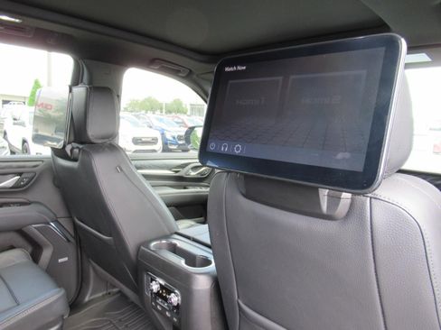 Used 2024 GMC Yukon Denali w/ Denali Reserve Package AWD/4WD image 16