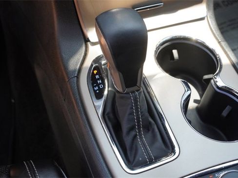Used 2017 Jeep Grand Cherokee Overland image 25