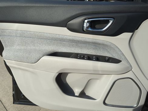 Used 2022 Jeep Compass Latitude FWD image 19