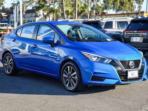 Used 2022 Nissan Versa SV image 3