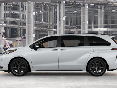 New 2026 Toyota Sienna XSE FWD image 6