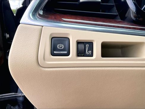 Used 2017 Cadillac XT5 Luxury FWD image 34