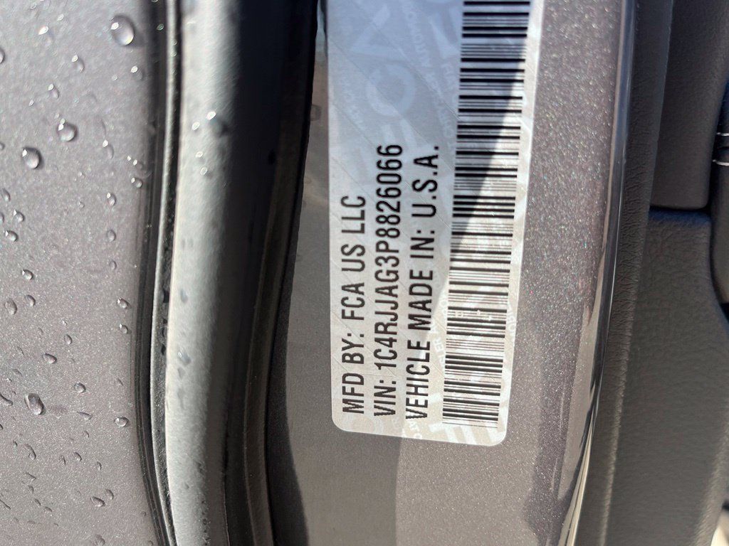 Used 2023 Jeep Grand Cherokee L Laredo RWD image 21