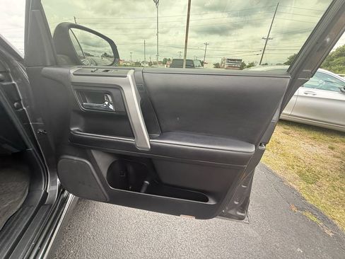 Used 2022 Toyota 4Runner Limited AWD/4WD image 22