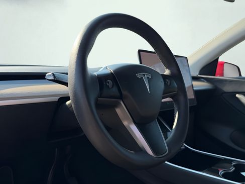 Used 2021 Tesla Model Y 2WD image 36
