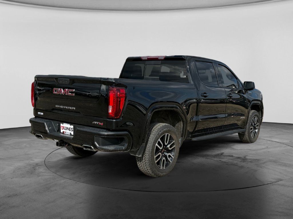 Used 2022 GMC Sierra 1500 AT4 w/ AT4 Preferred Package AWD/4WD image 9