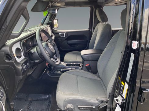 Used 2025 Jeep Wrangler Unlimited Sport AWD/4WD image 9