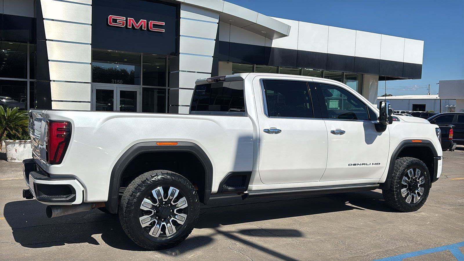 Used 2024 GMC Sierra 2500 Denali w/ Denali Reserve Package AWD/4WD image 9