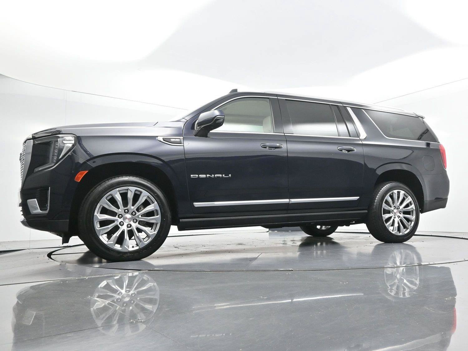 Used 2023 GMC Yukon XL Denali AWD/4WD image 54