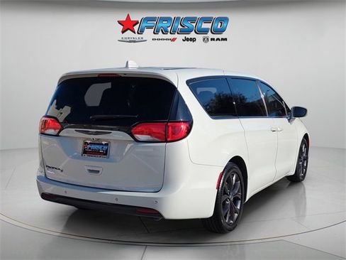 Certified 2020 Chrysler Pacifica Touring w/ S Appearance Package image 7