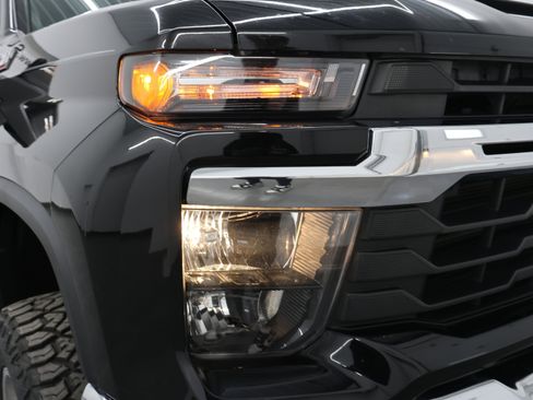Used 2024 Chevrolet Silverado 2500 LT AWD/4WD image 21