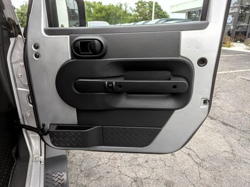 Used 2010 Jeep Wrangler Unlimited Sahara w/ Trailer Tow Group image 28