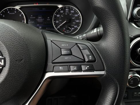 Used 2025 Nissan Sentra SV image 32