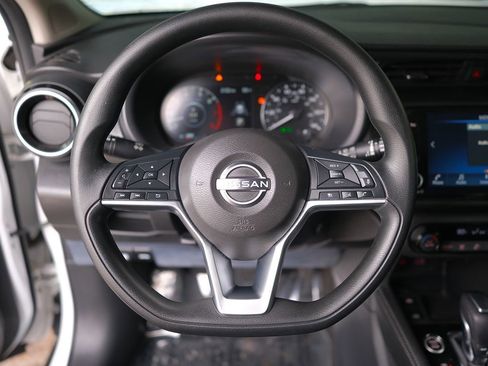 Used 2022 Nissan Kicks SV image 14