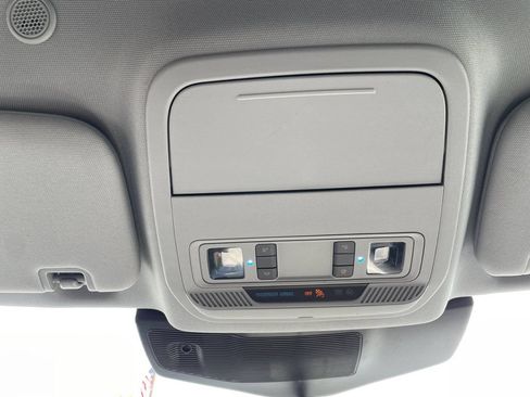 Used 2023 Ford Explorer XLT AWD/4WD image 23