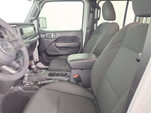 Used 2023 Jeep Gladiator Sport AWD/4WD image 13