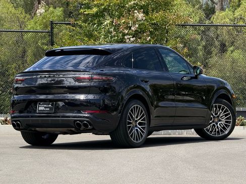 Certified 2022 Porsche Cayenne Turbo w/ Performance Package (PG2) AWD/4WD image 7