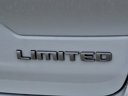 New 2025 Jeep Grand Cherokee Limited w/ Luxury Tech Group II image 16