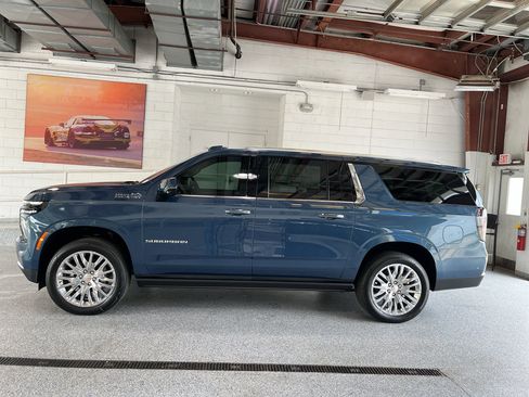New 2026 Chevrolet Suburban High Country AWD/4WD image 5
