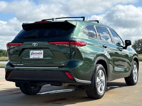 Used 2023 Toyota Highlander LE FWD image 8