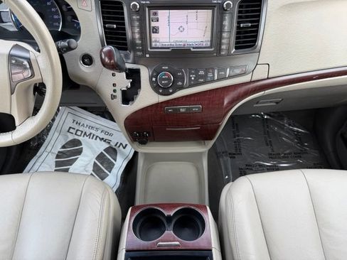 Used 2011 Toyota Sienna XLE w/ XLE Navigation Pkg FWD image 26