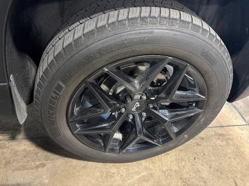 Used 2019 Chevrolet Traverse LT w/ LT Premium Package AWD/4WD image 8