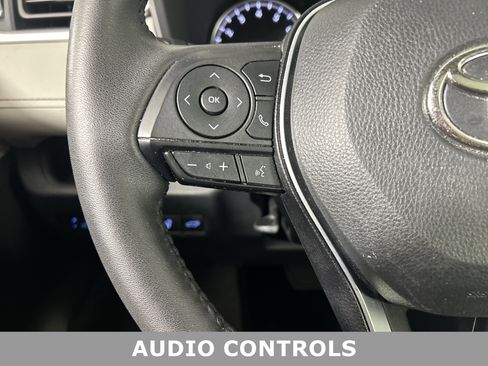 Used 2022 Toyota RAV4 XLE Premium image 8