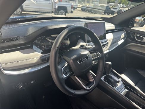 Used 2025 Jeep Compass Limited AWD/4WD image 18