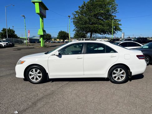 Used 2010 Toyota Camry XLE FWD image 6