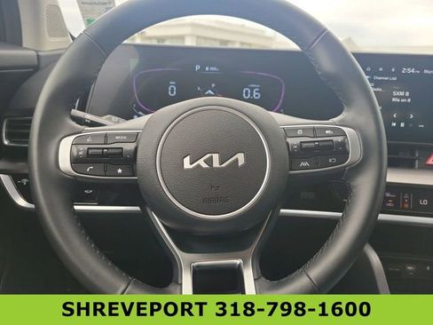 Used 2025 Kia Sportage EX FWD image 11