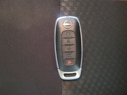 Used 2025 Nissan Versa SR FWD image 32