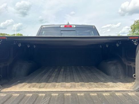 Used 2019 RAM 1500 Laramie AWD/4WD image 12