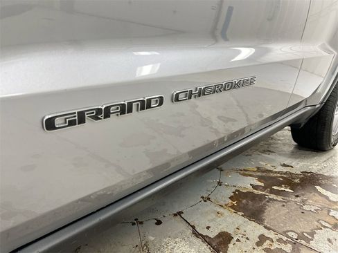 Used 2021 Jeep Grand Cherokee Limited image 27